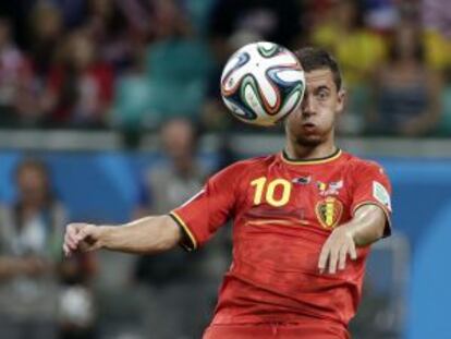 Eden Hazard controla un balón durante el Mundial.