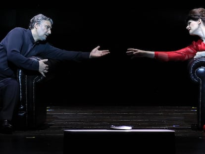 Jonas Kaufmann y Anja Harteros en pleno dúo del segundo acto de la nueva producción de 'Tristán e Isolda' estrenada en la Ópera Nacional de Baviera.