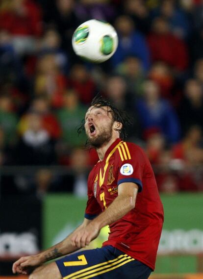 Michu realiza un control.