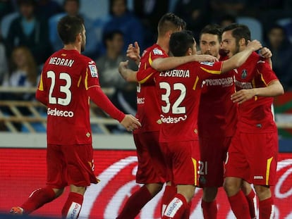 Los jugadores del Getafe celebran uno de los goles.