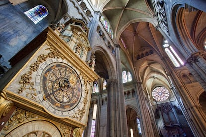 Reloj astronómico de la Catedral de Saint-Jean de Lyon, artefacto que fue construido en el siglo XIV.