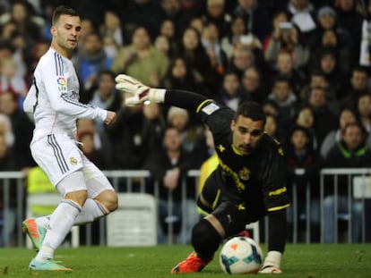 Jes&eacute; marca el tercer gol del partido. 