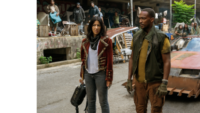Stephanie Beatriz y Anthony Mackie en la primera temporada de 'Twisted Metal'.