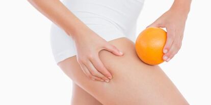 La celulitis es tambi&eacute;n conocida como piel de naranja, por la textura que presenta