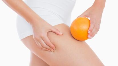 La celulitis es tambi&eacute;n conocida como piel de naranja, por la textura que presenta