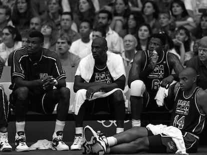 De izquierda a derecha, Robinson, Jordan, Ewing y Barkley en Barcelona '92.