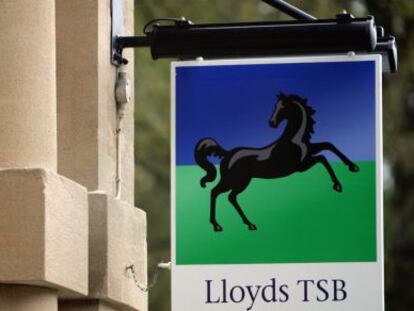 Lloyds responde al 'brexit': 3.000 empleos y 200 oficinas menos