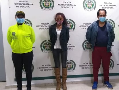 Carolina Galván y Nilson Díaz tras ser detenidos por la policía de Bogotá, en 2021.