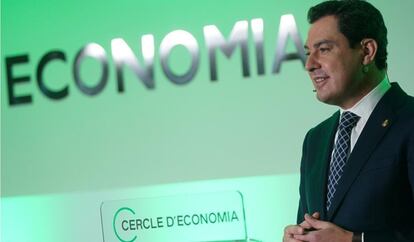 El presidente de la Junta de Andalucía, Juan Manuel Moreno, durante la conferencia que ha ofrecido este viernes en el Cercle d'Economia de Barcelona.