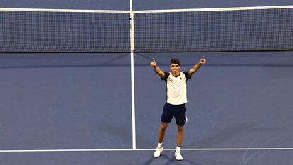 Flushing Meadows (United States), 06/09/2021.- Carlos Alcaraz of Spain reacts after defeating Peter Gojowczyk of Germany at the conclusion of their match on the seventh day of the US Open Tennis Championships at the USTA National Tennis Center in Flushing Meadows, New York, USA, 05 September 2021. The US Open runs from 30 August through 12 September. (Tenis, Abierto, Alemania, España, Estados Unidos, Nueva York) EFE/EPA/PETER FOLEY