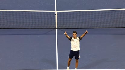 Flushing Meadows (United States), 06/09/2021.- Carlos Alcaraz of Spain reacts after defeating Peter Gojowczyk of Germany at the conclusion of their match on the seventh day of the US Open Tennis Championships at the USTA National Tennis Center in Flushing Meadows, New York, USA, 05 September 2021. The US Open runs from 30 August through 12 September. (Tenis, Abierto, Alemania, España, Estados Unidos, Nueva York) EFE/EPA/PETER FOLEY