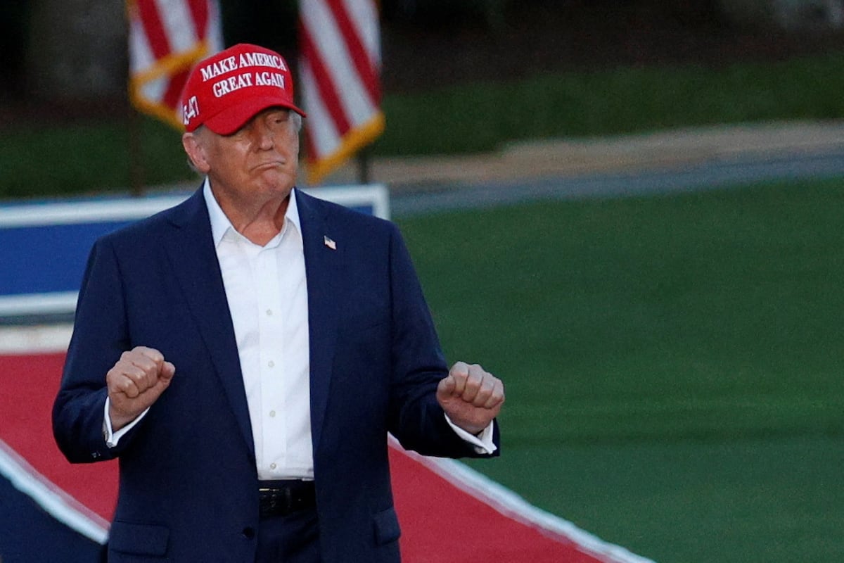 Trump reappears and challenges Biden to another debate and a golf match for a million dollars