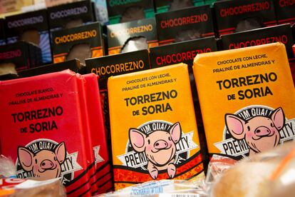 Tabletas de chocolate con torrezno de El Beato.