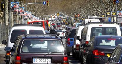 Atasco en la Gran V&iacute;a de Barcelona.