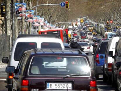 Atasco en la Gran V&iacute;a de Barcelona.