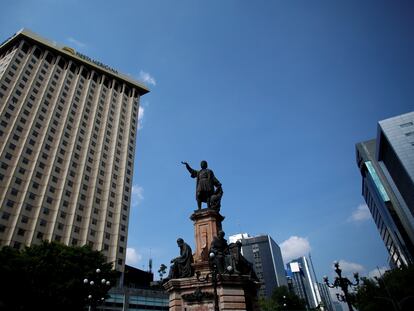 Imagen de archivo de la estatua de Colón en su antigua ubicación en Paseo de la Reforma.