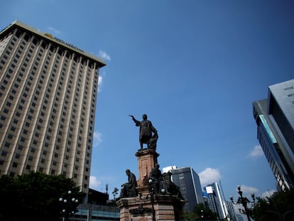 Imagen de archivo de la estatua de Colón en su antigua ubicación en Paseo de la Reforma.