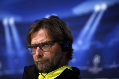 Klopp en la reuda de prensa previa al entrenamiento efectuado esta tarde en el estadio Santiago Bernabéu, en la víspera del partido de ida de los cuartos de final de la Champions League que disputan mañana contra el Real Madrid.