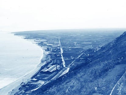 Vista de Montjuic y de los futuros terrenos de la Zona Franca y del delta de Llobregat de 1915. 
