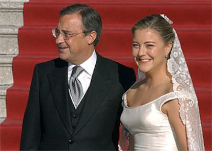 El presidente del Real Madrid, Florentino Pérez, con su hija Mari Ángeles, a su llegada a la iglesia de los Jerónimos.