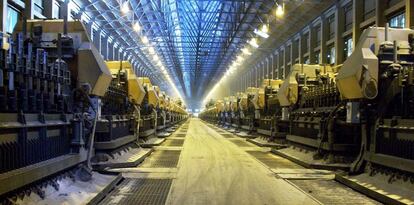 Imagen del interior de la planta de Alcoa de Avil&eacute;s.