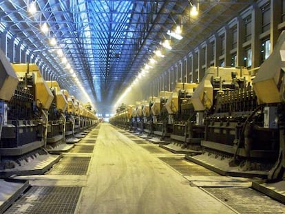 Imagen del interior de la planta de Alcoa de Avil&eacute;s.