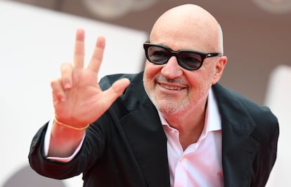 El director italiano Gianfranco Rosi llega a  la proyección de 'Sotto le Nuvole'.