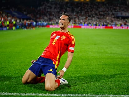 Fabián Ruiz celebra después de anotar contra Georgia en la Eurocopa.