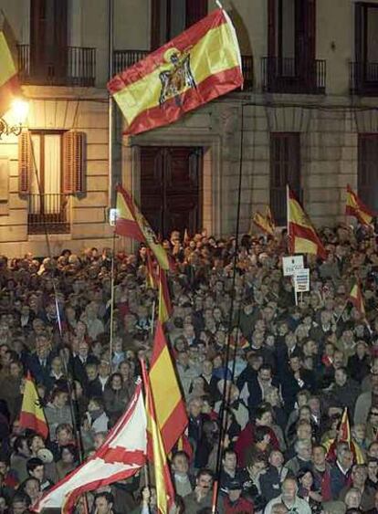 Una bandera preconstitucional en la concentración de Madrid.