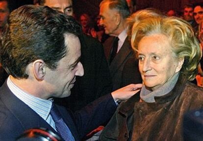 Nicolas Sarkozy y Bernardette Chirac, esposa del presidente francés, el viernes en un mitin en Saint-Malo.