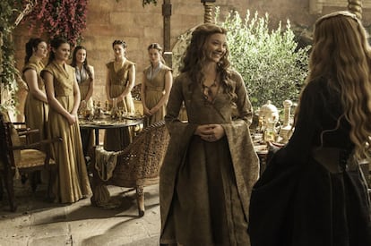 Margaery Tyrell (Natalie Dormer), parlant amb Cersei.