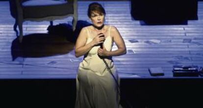 María Bayo en un momento de "La voix humaine" del francés Francis Poulenc, en el Teatro Liceo de Barcelona en 2015.
 