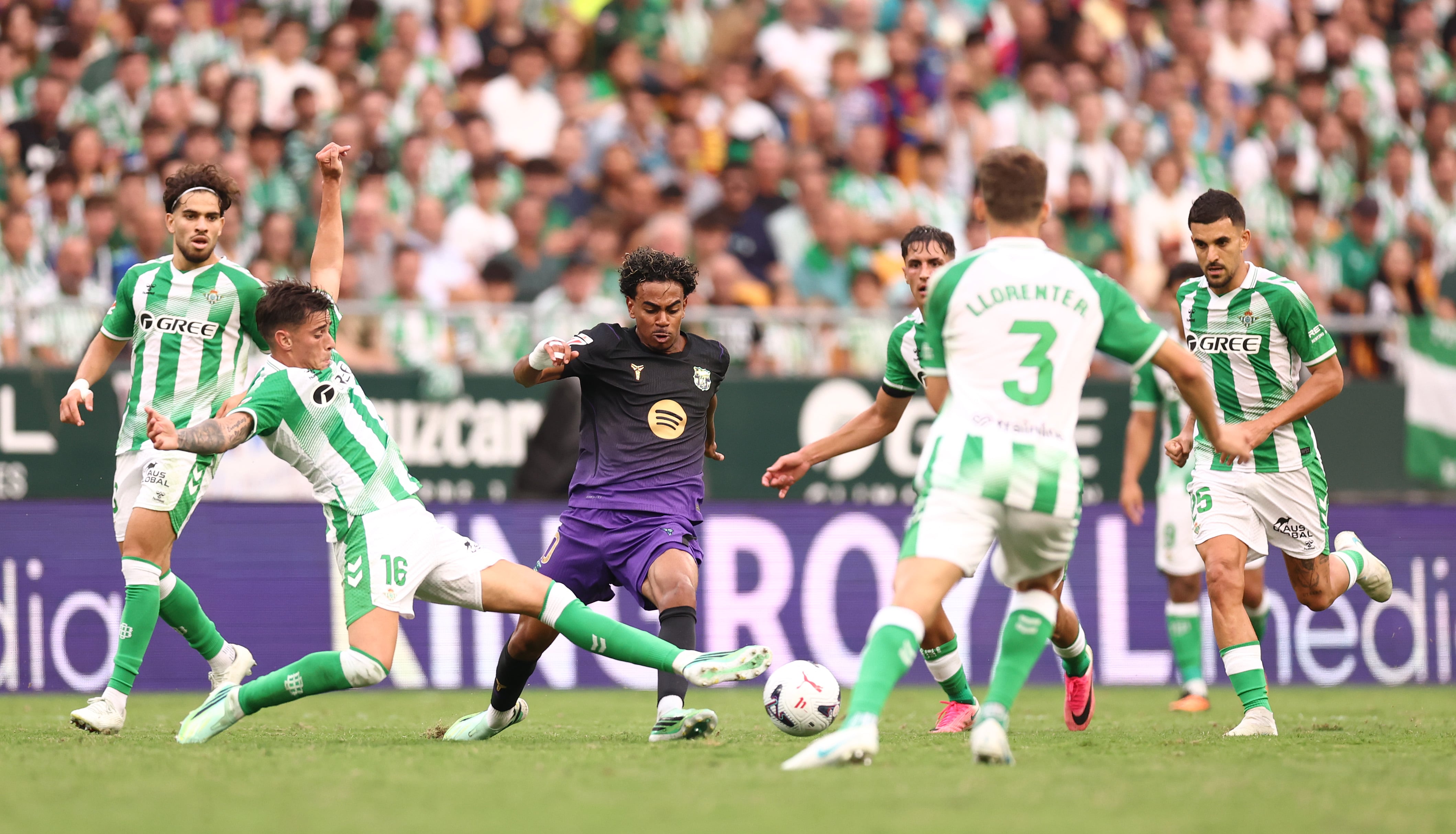 La Cartuja también se vence a Lamine Yamal y el Barcelona golea al Betis
