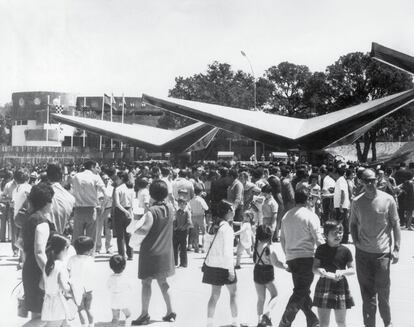 Durante el primer año, unas fichas eran las que permitían la entrada al recinto. Luego fueron cambiadas por 'tickets' numerados, bautizados como Napy, que era el nombre de la mascota del parque. Estas entradas costaban cinco pesetas cada una; estaban hechas de cartón y tenían el logotipo del parque. Se compraban en largas tiras para que cada vez que se subiera a una atracción, los operarios arrancaran una.