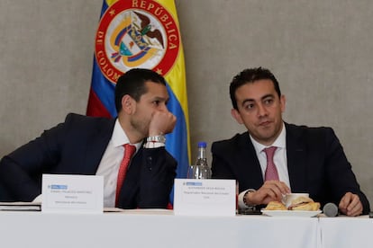 Elecciones Colombia 2022: El ministro del Interior, Daniel Palacios, y el registrador nacional del Estado Civil, Alexander Vega, en la Mesa de Garantías Electorales