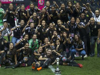 Las jugadoras de Tigres celebran el título.