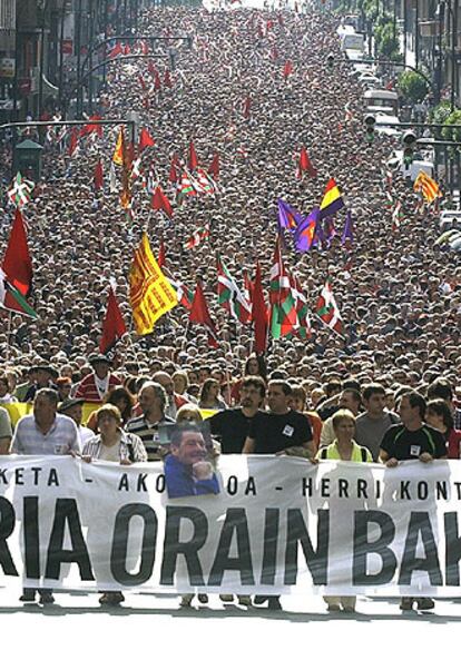 Manifestación a favor de Batasuna en las calles de Bilbao.