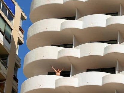 A tourist on a balcony in Palma de Mallorca.