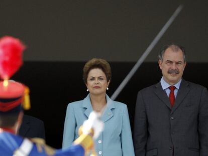 Dilma e Mercadante no dia 8 de maio.