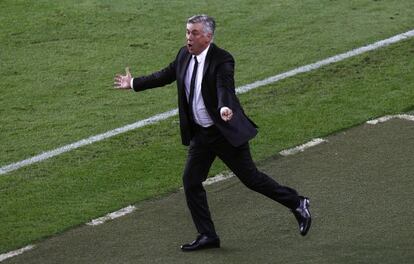 Ancelotti, durante el partido ante el Barcelona.