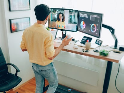 Estas son las razones para utilizar escritorios elevables y cintas para andar de escritorios