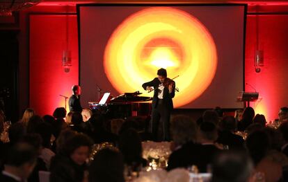 Concierto del violinista Ray Chen en el IPO Summer Gala, en Rosewood, Londres. 2 de junio de 2014.