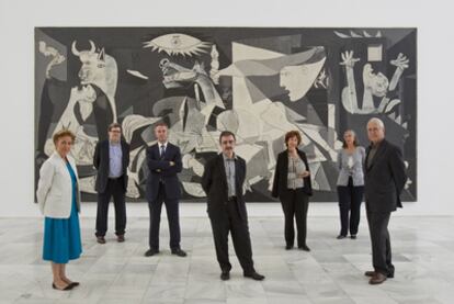 De izquierda a derecha, los directores del Reina Sofía Carmen Giménez, Juan Manuel Bonet, José Guirao, Manuel Borja-Villel, María de Corral, Ana Martínez de Aguilar y Tomás Llorens, en una imagen de 2019.