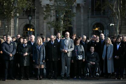 Quim Torra, junto a los miembros del gobierno y otras personas, han acompañado a Buch y Lloveras hasta la puerta del TSJC.