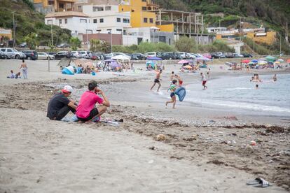 Playa de Benítez, en Ceuta, el sábado. SAÚL RUIZ