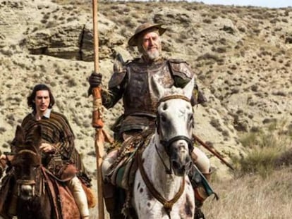 Adam Driver (izquierda) y Jonathan Pryce, en 'El hombre que mató a don Quijote', de Terry Gilliam.
