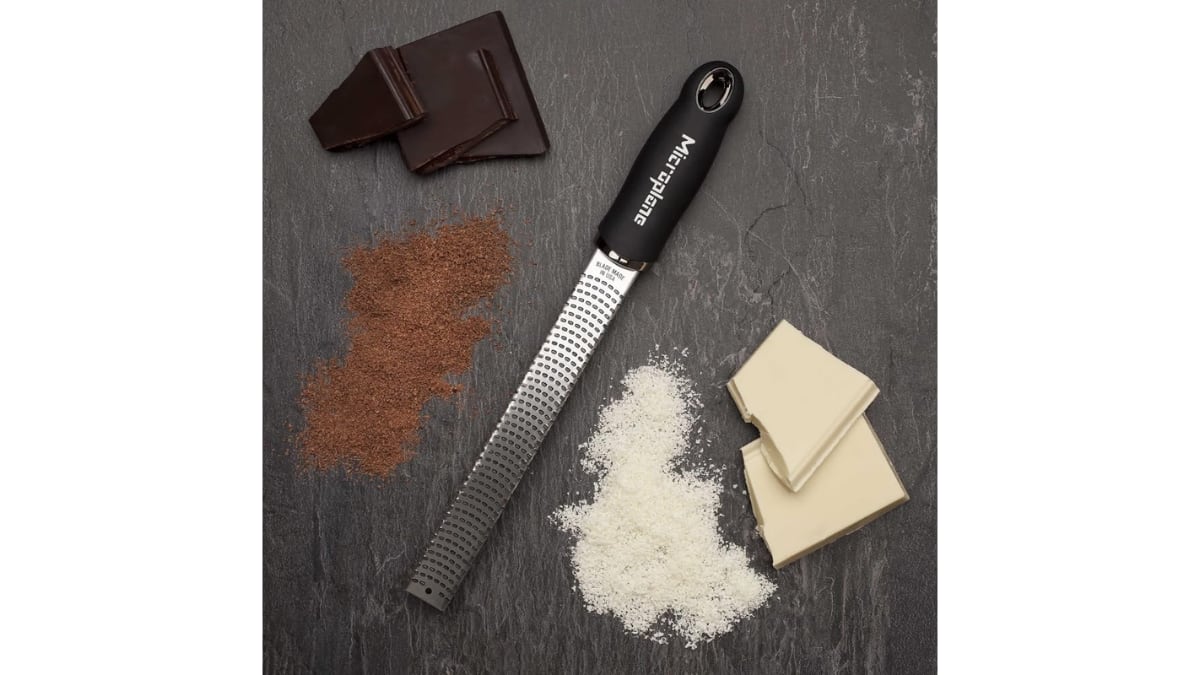 El Microplane también se puede usar para rallar chocolate.