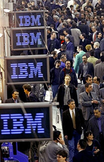 Stand de IBM en una feria de informática.