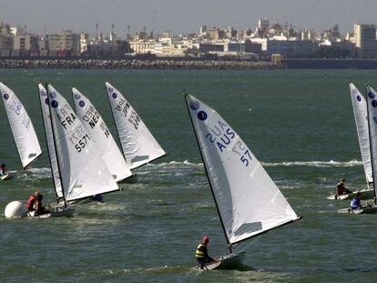 Regata en aguas de la bahía de Cádiz, que acogió Mundo Vela en 1992.