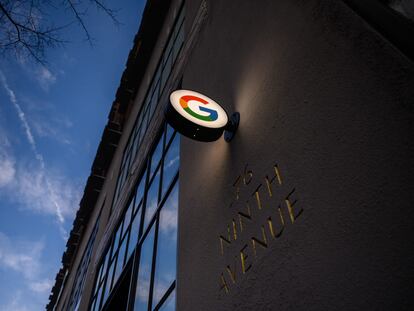 Una señal de Google en sus oficinas de Nueva York.